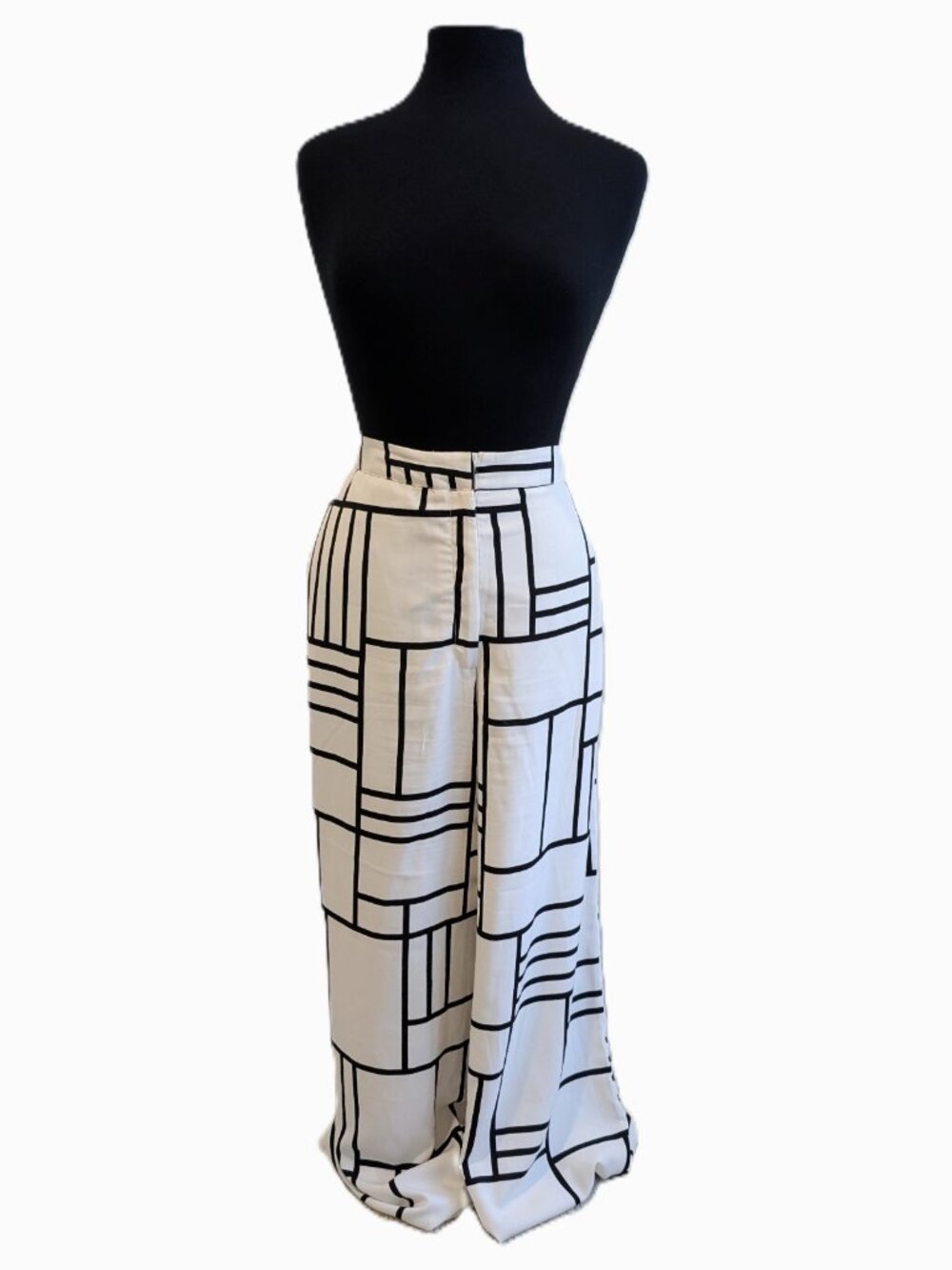 Dynamite White Wide-Leg Pants with Black Geometric Print